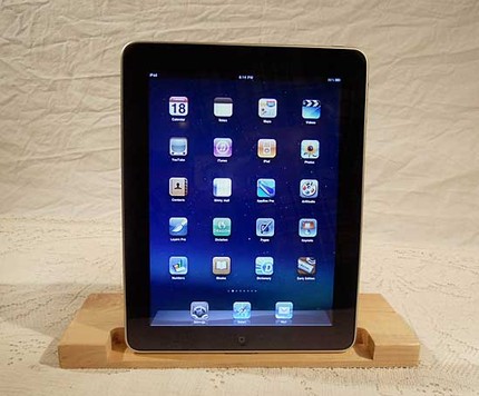 Dock in legno per iPad