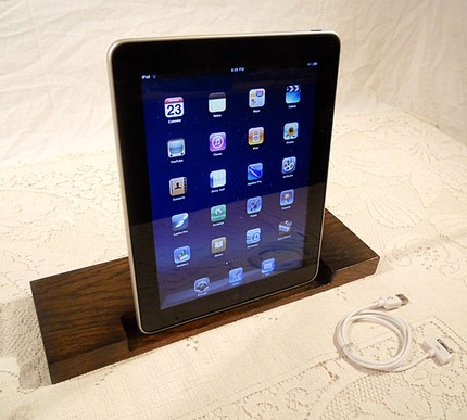 Dock in legno per iPad