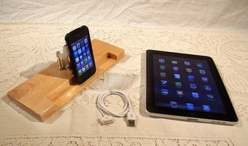 Dock in legno per iPad