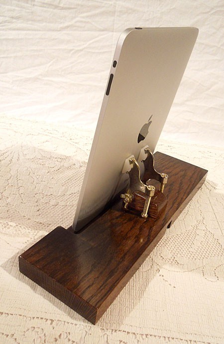 Dock in legno per iPad