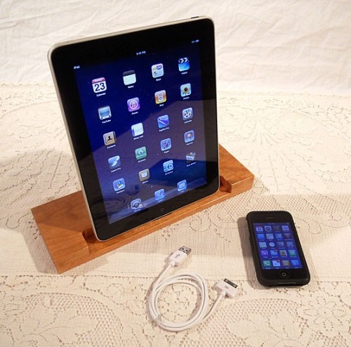 Dock in legno per iPad